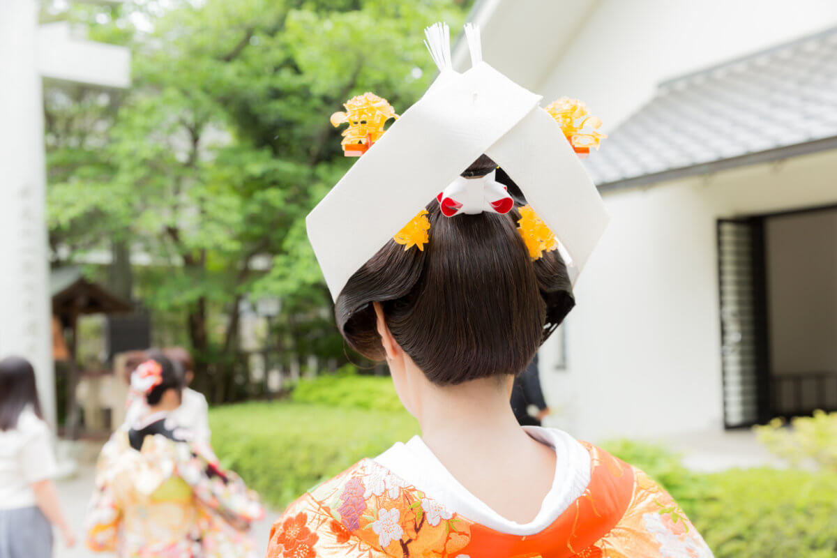 披露宴。新婦である親友が明らかに元気がない。私（どうした…？）　→　後日、理由を聞いてみると…　親友「やめて！思い出したくない！」私「！？」　トンデモナイ事実が……….